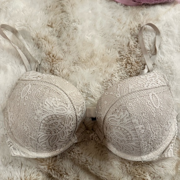 Victorias Secret Bombshell Bras Set of 4! 32D, 32C, 34C - Picture 7 of 10